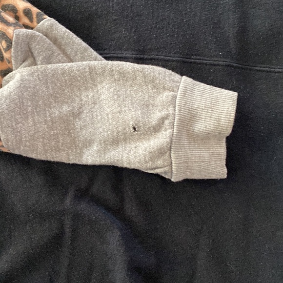 Victoria’s Secret PINK leopard sweatshirt size medium - Picture 4 of 6